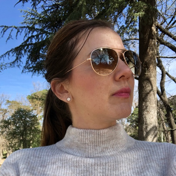 Meet your Posher, Megan - Picture 3 of 3